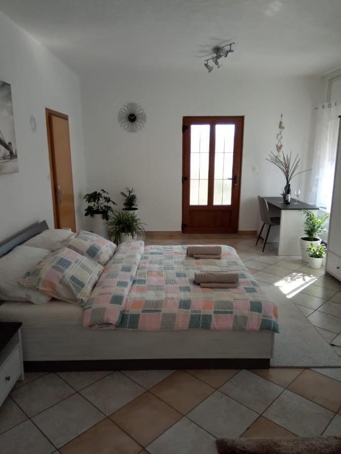 Studio Apartman Kika Otočac Eksteriør bilde